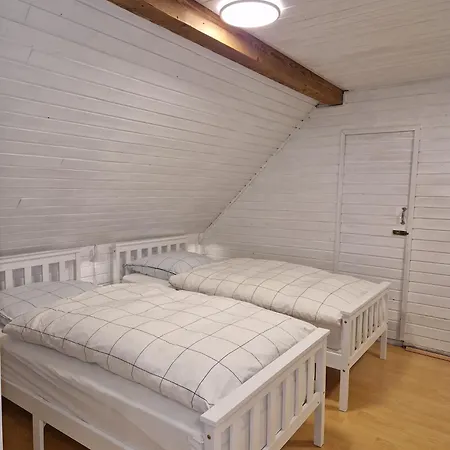 Top-floor For Up To 3 Guests * Dreieich