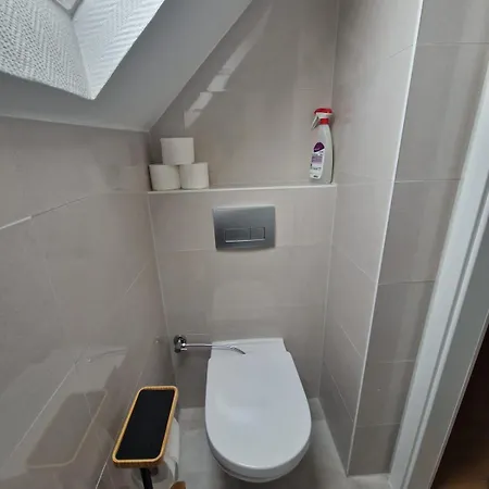 דירה Top-floor For Up To 3 Guests