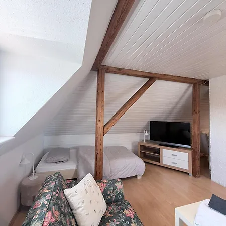 Top-floor For Up To 3 Guests דירה *