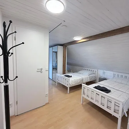 Top-floor For Up To 3 Guests דירה *