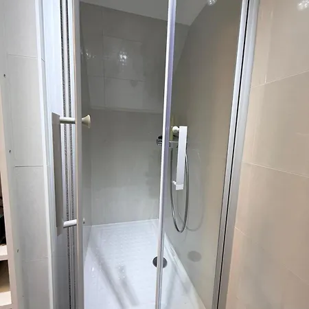 Top-floor For Up To 3 Guests * דרייאייך
