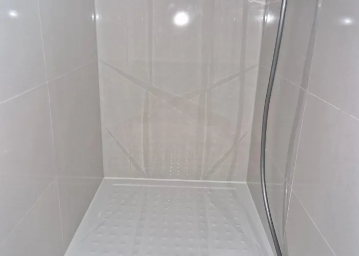 For Up To 3 Persons * Dreieich