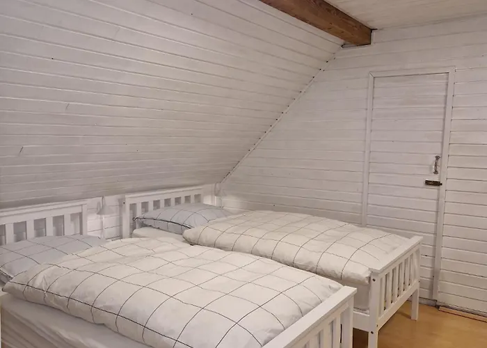 For Up To 3 Persons * Dreieich